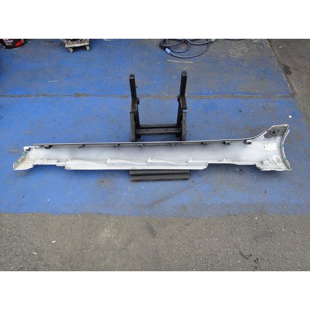 Volvo ボルボ V40 MB4164T 等  右 サイド ステップ スカート 品番 31395043  707/クリスタル ホワイト  [9640] |  | 06