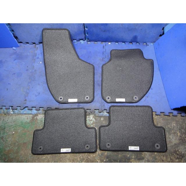 Volvo ボルボ V40 MB4164T 等 純正 フロア マット １台分  品番 31332241  [9640] |  | 05