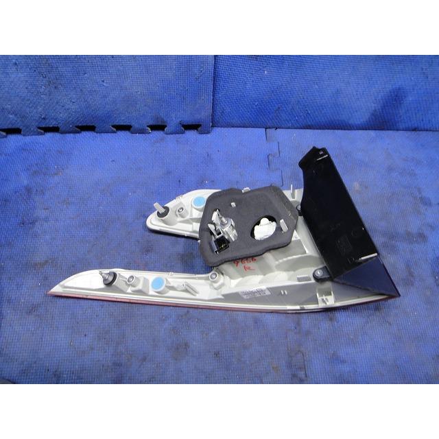 プジョー 308 T9WBH01 等 右 テール レンズ ライト ランプ 品番 9678093880   [9666] |  | 01