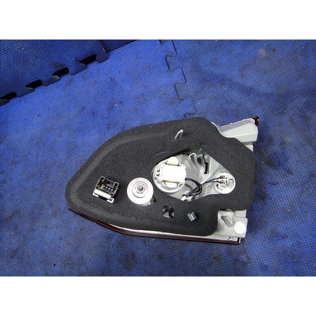 プジョー 308 T9WBH01 等 左 テール レンズ ライト ランプ 内側 フィニッシャー 品番 9678098080  [9666] |  | 01