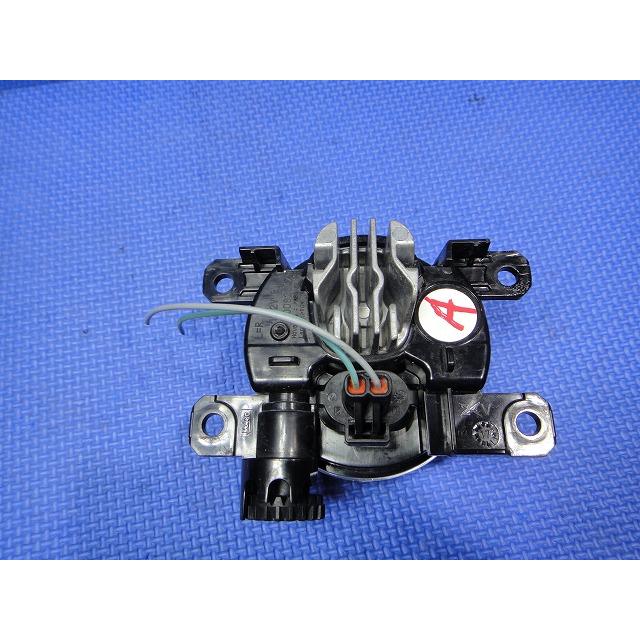 プジョー 308 T9WBH01 T9 系 等   フォグランプ 左右 (a) 共通  品番 9826960480  [9666] |  | 02