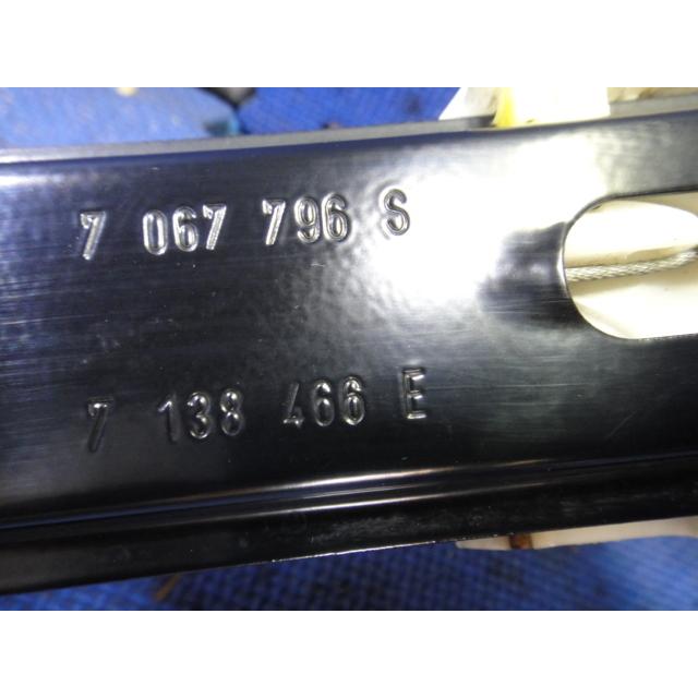 BMW E87 116i 等 純正 右 フロント ドア パワーウィンドウ レギュレーター 品番 7138466   [9833] |  | 01