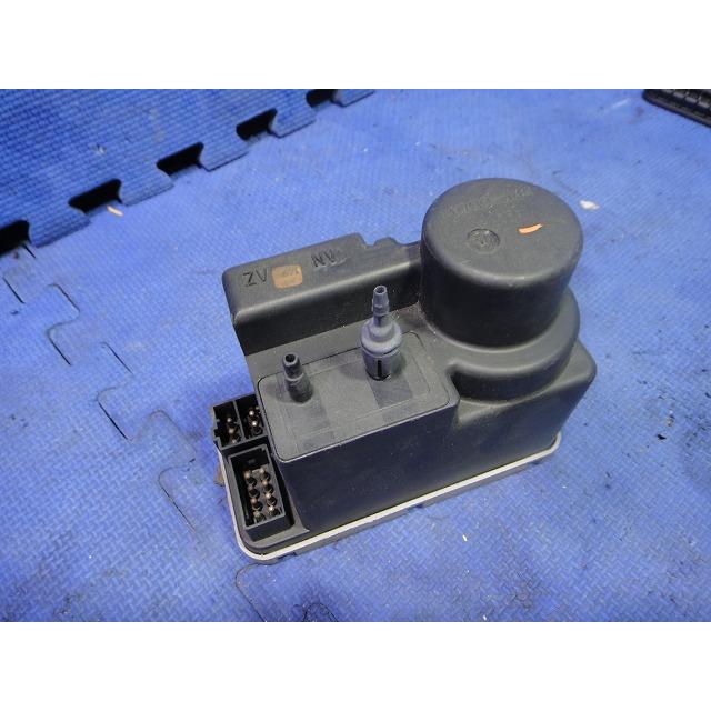 メルセデス ベンツ W202 ドアロック ポンプ バキューム ポンプ (b)  品番 2028001248   [T] | 