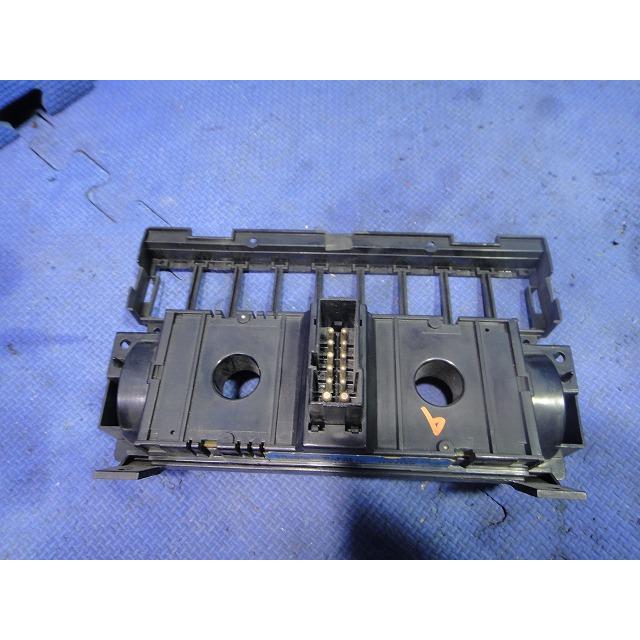 メルセデス ベンツ  W124 エアコン スイッチ  (b)  品番 1248301285  [T] |  | 01