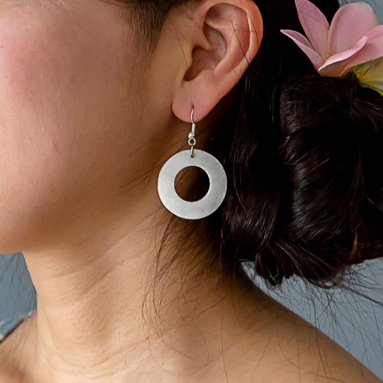 ピアス 揺れる 夏 パール レディス アクセサリー ホワイト 円形 ラウンド アジアン ジュエリー シンプル 上品 エスニック 10081 | ブランド登録なし | 02