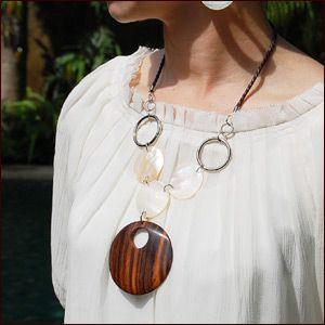 アジアン雑貨 ローズウッドとパールシェルのアジアンネックレス アジア工房 10084 | ブランド登録なし