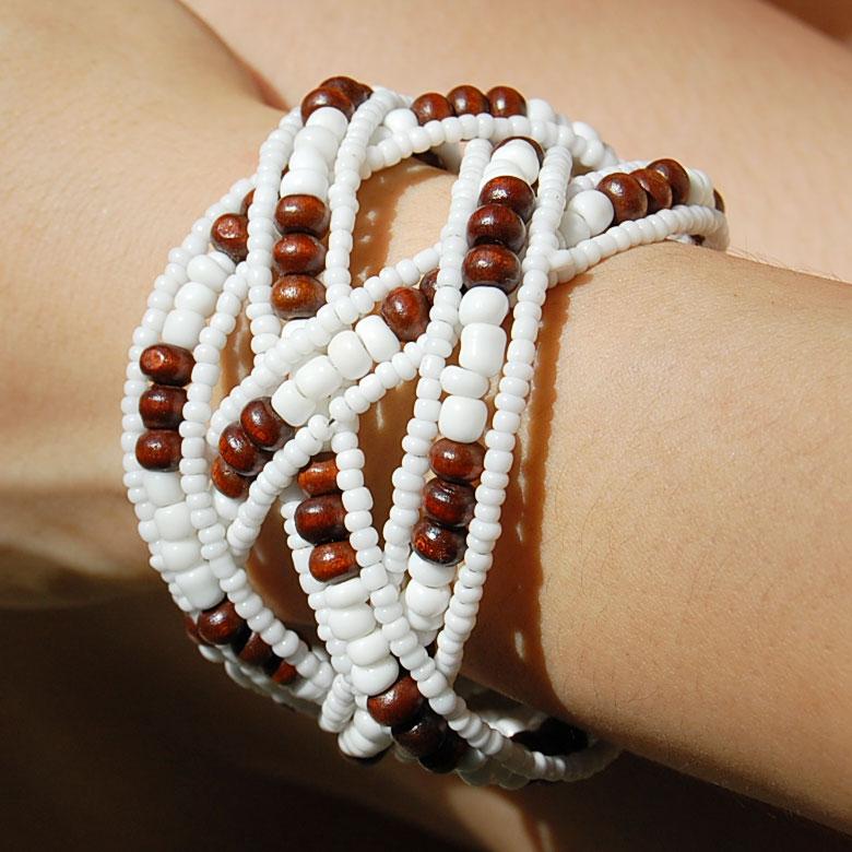 アジアン雑貨 南国リゾートの雰囲気漂うビーズのクロスバングル ホワイト アジア工房 10095 | ブランド登録なし