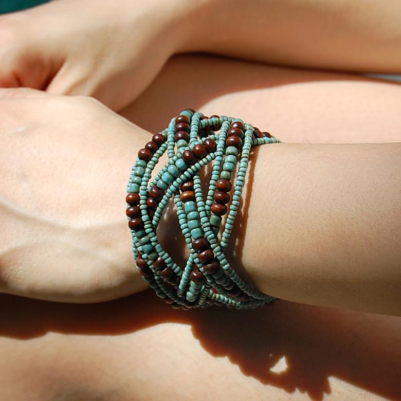 アジアン雑貨 南国リゾートの雰囲気漂うビーズのクロスバングル ターコイズ アジア工房 10096 | ブランド登録なし