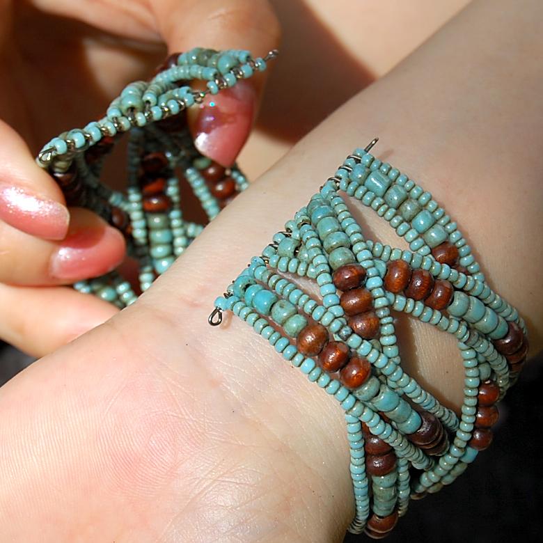 アジアン雑貨 南国リゾートの雰囲気漂うビーズのクロスバングル ターコイズ アジア工房 10096 | ブランド登録なし | 04
