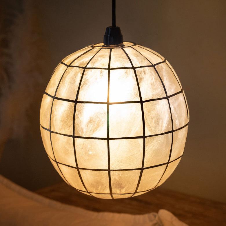 アジアン雑貨 カピスシェルのペンダントボールランプ アジア工房 10134 | ブランド登録なし