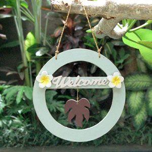 プルメリアとモンステラモチーフのサークル型ウェルカムボード 11505 | ブランド登録なし