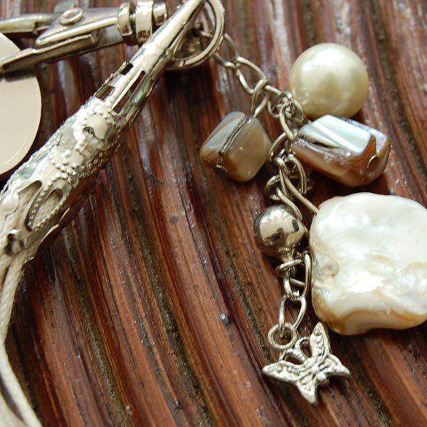 アジアン雑貨 天然のシェルとビーズタッセルのふさふさキーホルダー ブラウン アジア工房 1205 | ブランド登録なし | 01