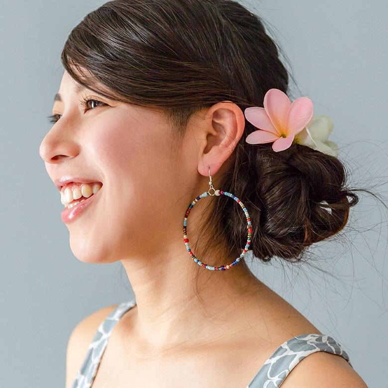 ピアス フープ ビーズ カラフル 揺れる フックピアス エスニック アジアン バリ雑貨 レディース おしゃれ 夏 12560 | ブランド登録なし | 01
