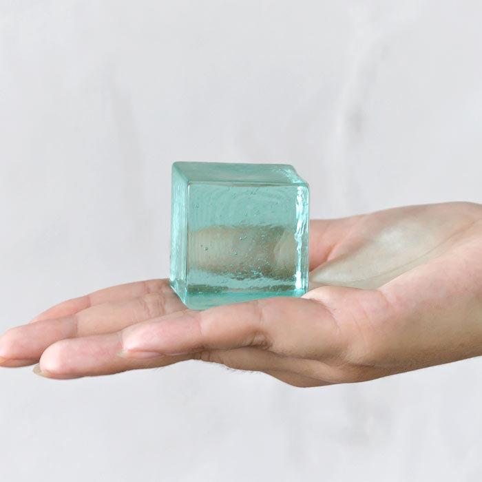 ガラスのキュービックオブジェ ガラスキューブ ガラスブロック 置き物 オブジェ アクセサリースタンド ペーパーウエイト 置物 ガラス細工 文鎮 12740 | ブランド登録なし | 02