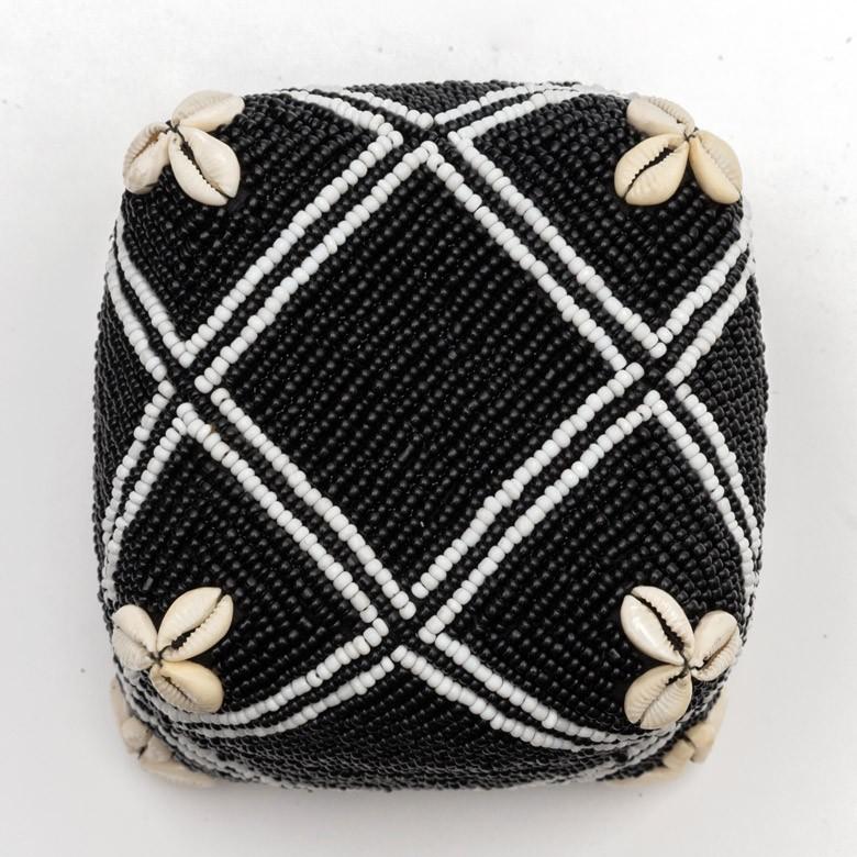 小物入れ 蓋つき ビーズ製 バスケット 収納 ダイヤ柄 アジアン雑貨 Sサイズ アクセサリーボックス ソカシ フタ付きケース ブラック おしゃれ 13533-s | ブランド登録なし | 13