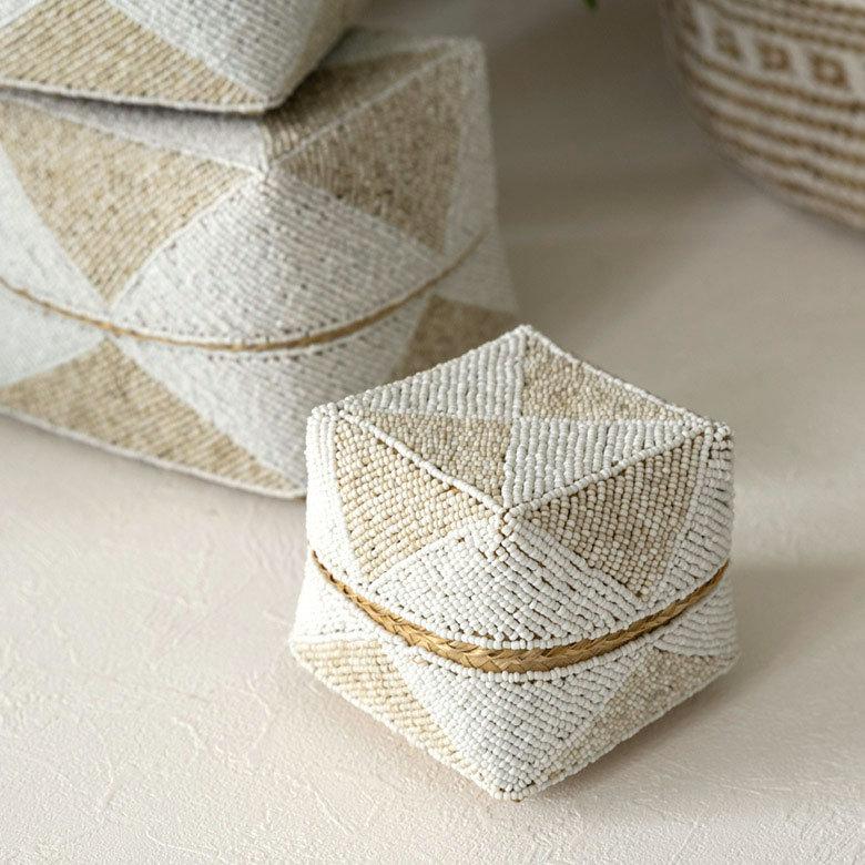 小物入れ 蓋つき ビーズ製 バスケット Sサイズ 収納 ダイヤ柄 アジアン雑貨 アクセサリーボックス ソカシ フタ付きケース ホワイト おしゃれ 13535-s | ブランド登録なし | 15