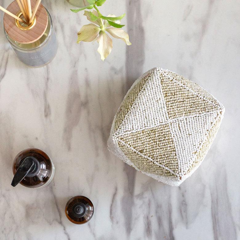 小物入れ 蓋つき ビーズ製 バスケット Sサイズ 収納 ダイヤ柄 アジアン雑貨 アクセサリーボックス ソカシ フタ付きケース ホワイト おしゃれ 13535-s | ブランド登録なし | 09