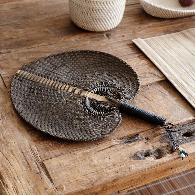 うちわ ロンタル椰子製 ハンドメイド ビーズ付き アジアン アイボリー ブラウン 南国 リゾート バリ雑貨 1358 | ブランド登録なし | 03