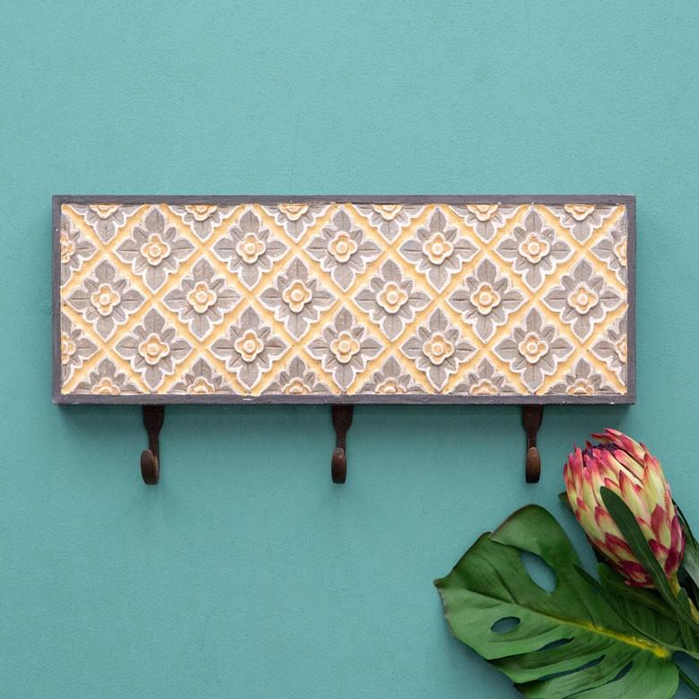 フック 壁掛け ウォールフック 3連 イエローフラワー 木彫り 花