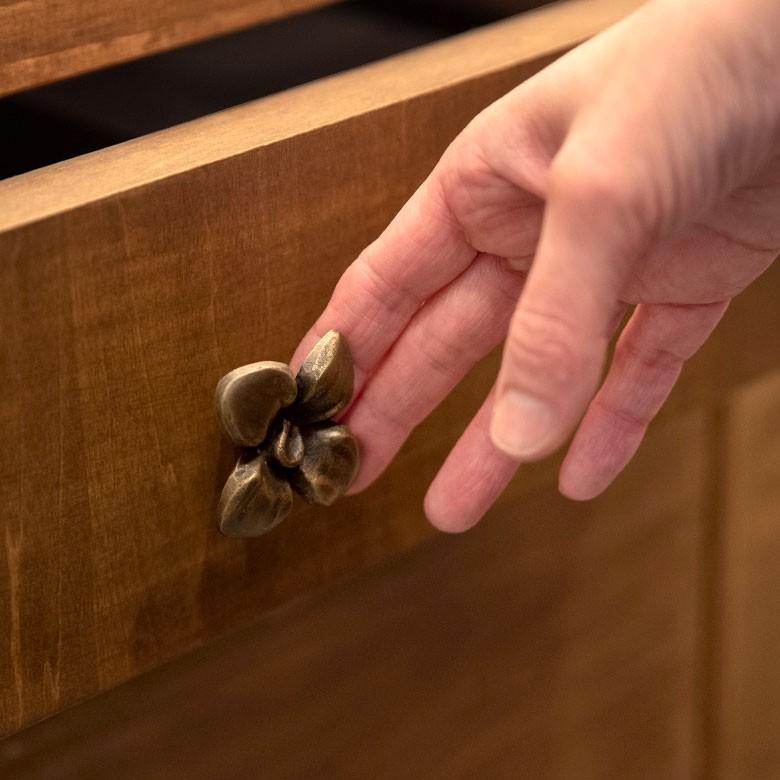 取っ手 ドアノブ 真鍮製 オーキッド型 欄の花 幅5cm 高さ5cm アンティーク風  つまみ DIY 付け替え 引き出し 家具 ハンドル 真鍮ノブ アジア工房 13759 | ブランド登録なし | 01