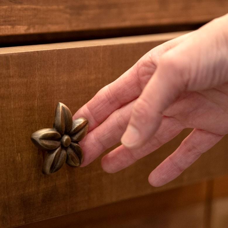 取っ手 ドアノブ 真鍮製 プルメリア型 Mサイズ 幅5cm 高さ5cm アンティーク風  つまみ DIY 付け替え 引き出し 家具 ハンドル 真鍮ノブ アジア工房 13760 | ブランド登録なし | 01