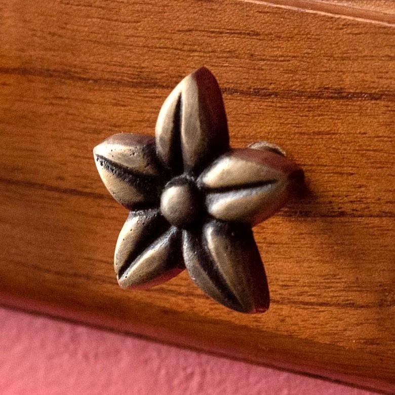 取っ手 ドアノブ 真鍮製 プルメリア型 Sサイズ 幅3.5cm 高さ3.5cm アンティーク風  つまみ DIY 付け替え 引き出し 家具 ハンドル 真鍮ノブ アジア工房 13761 | ブランド登録なし