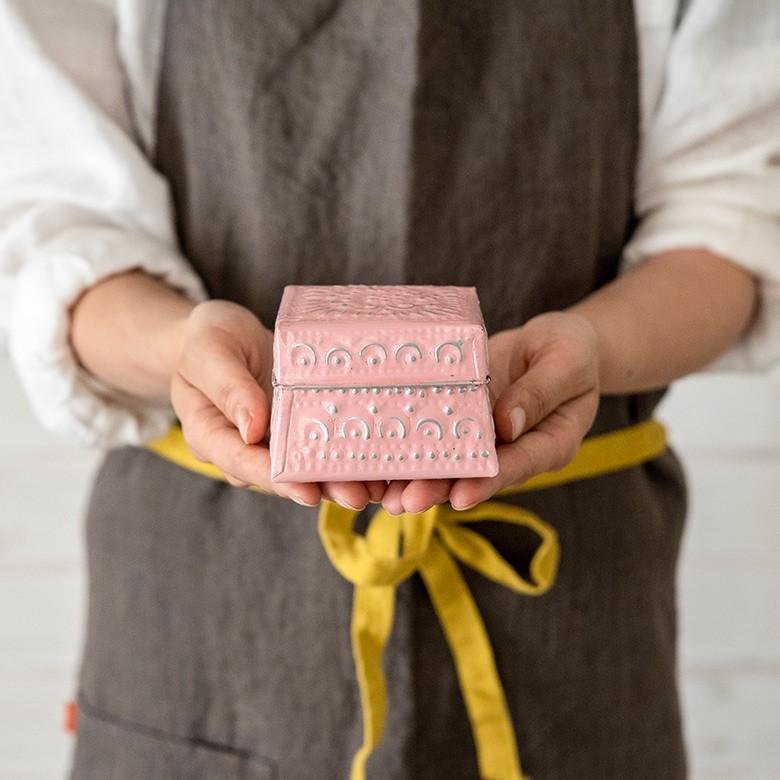 小物入れ 蓋つき アルミ製 収納 アクセサリーケース ジュエリーケース 正方形 型押し アジアン おしゃれ BOX 収納ケース 幅約8cm 13842 | ブランド登録なし | 16
