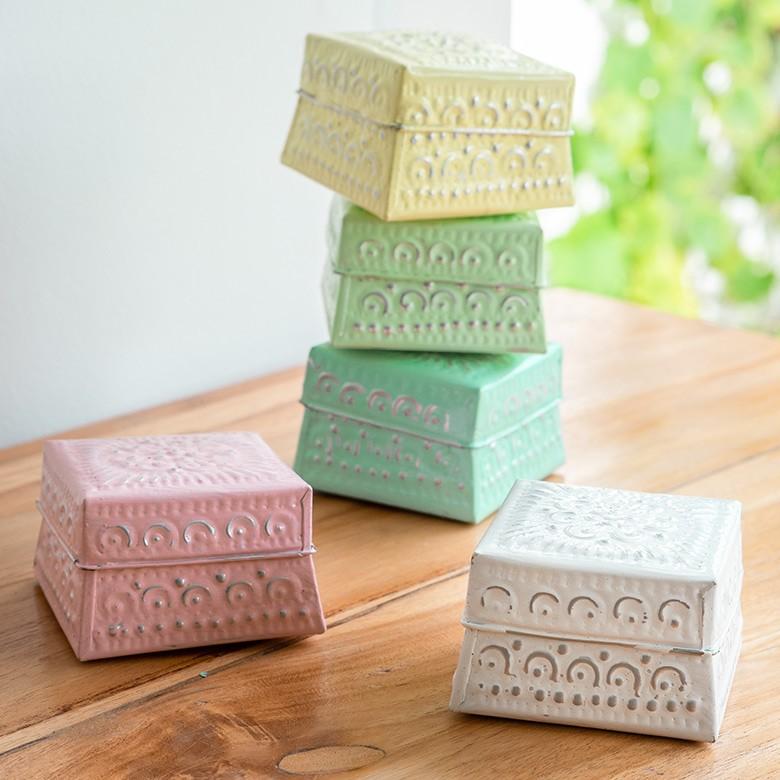 小物入れ 蓋つき アルミ製 収納 アクセサリーケース ジュエリーケース 正方形 型押し アジアン おしゃれ BOX 収納ケース 幅約8cm 13842 | ブランド登録なし | 21