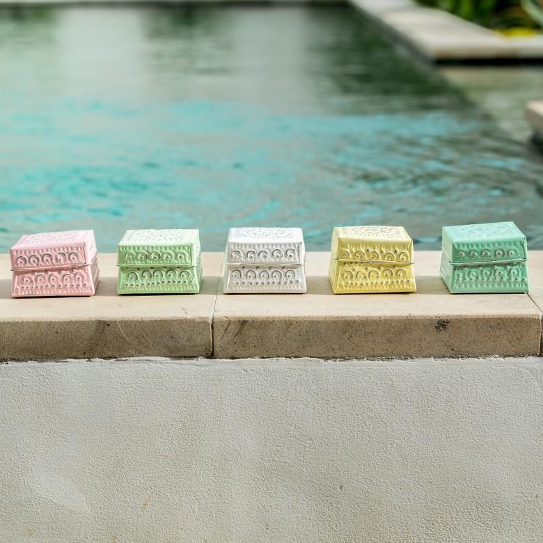 小物入れ 蓋つき アルミ製 収納 アクセサリーケース ジュエリーケース 正方形 型押し アジアン おしゃれ BOX 収納ケース 幅約8cm 13842 | ブランド登録なし | 23