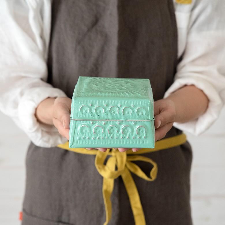 小物入れ 蓋つき アルミ製 収納 アクセサリーケース ジュエリーケース 正方形 型押し アジアン おしゃれ BOX 収納ケース 幅約11cm 13862 | ブランド登録なし | 15