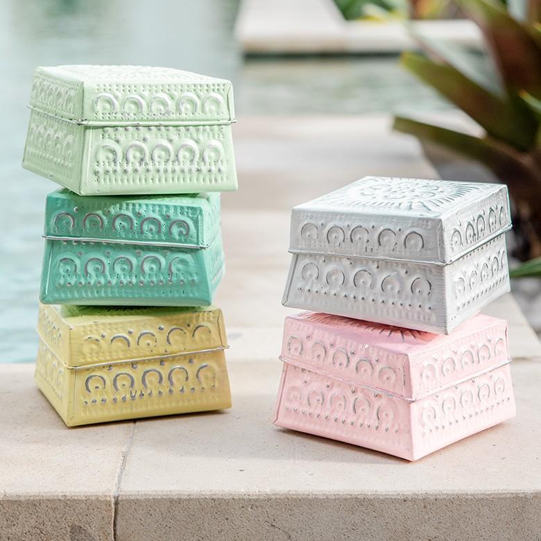 小物入れ 蓋つき アルミ製 収納 アクセサリーケース ジュエリーケース 正方形 型押し アジアン おしゃれ BOX 収納ケース 幅約11cm 13862 | ブランド登録なし | 07