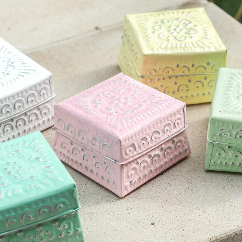 小物入れ 蓋つき アルミ製 収納 アクセサリーケース ジュエリーケース 正方形 型押し アジアン おしゃれ BOX 収納ケース 幅約11cm 13862 | ブランド登録なし | 08
