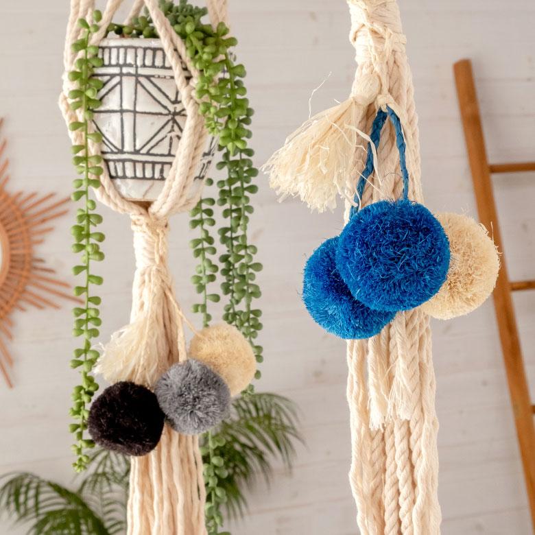 チャーム ポンポン アクセサリー ラフィア製 バッグチャーム カーテン