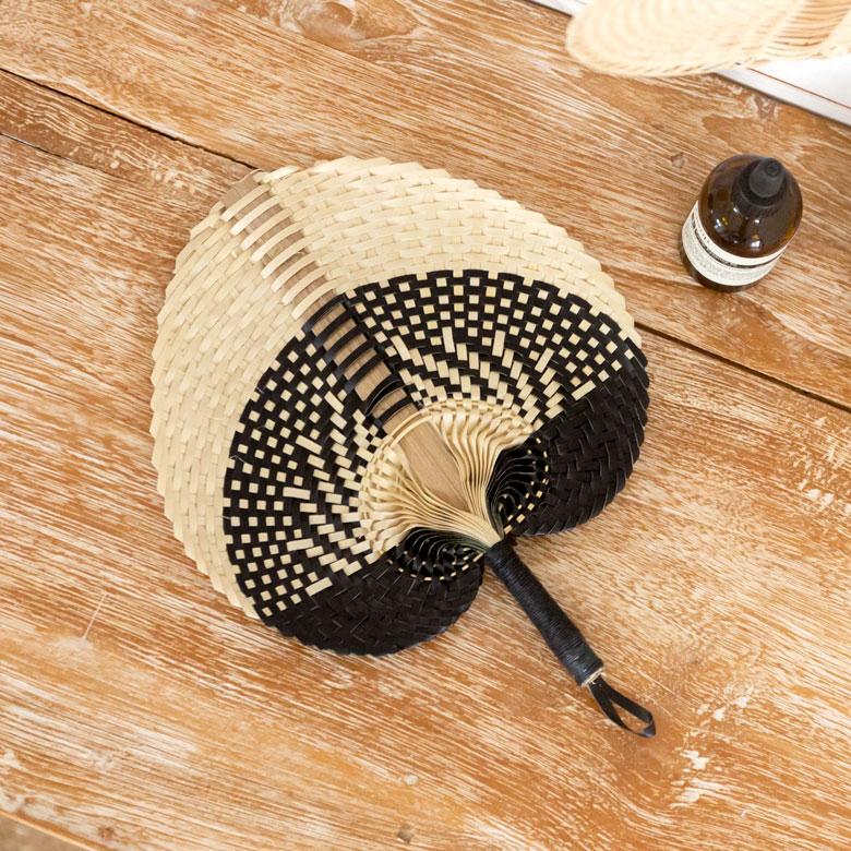 うちわ 団扇 扇子 せんす ロンタル 椰子製 Sサイズ 小 ハンドメイド 約 W21×D3×H26 モダンアジアン ナチュラル ブラック 13948 | ブランド登録なし | 13