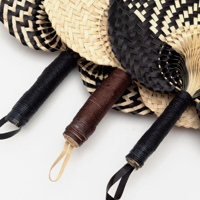 うちわ 団扇 扇子 せんす ロンタル 椰子製 Sサイズ 小 ハンドメイド 約 W21×D3×H26 モダンアジアン ナチュラル ブラック 13948 | ブランド登録なし | 15