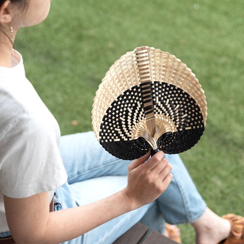 うちわ 団扇 扇子 せんす ロンタル 椰子製 Sサイズ 小 ハンドメイド 約 W21×D3×H26 モダンアジアン ナチュラル ブラック 13948 | ブランド登録なし | 17