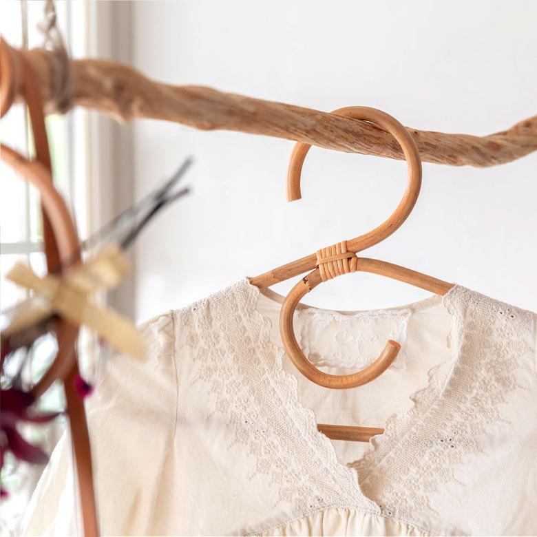 ラタンハンガーM 籐 ナチュラル ライトブラウン W40cm 大人用 タオルハンガー 衣類収納 ディスプレイ アジアン 13959 | ELEMENTS（インテリア） | 13