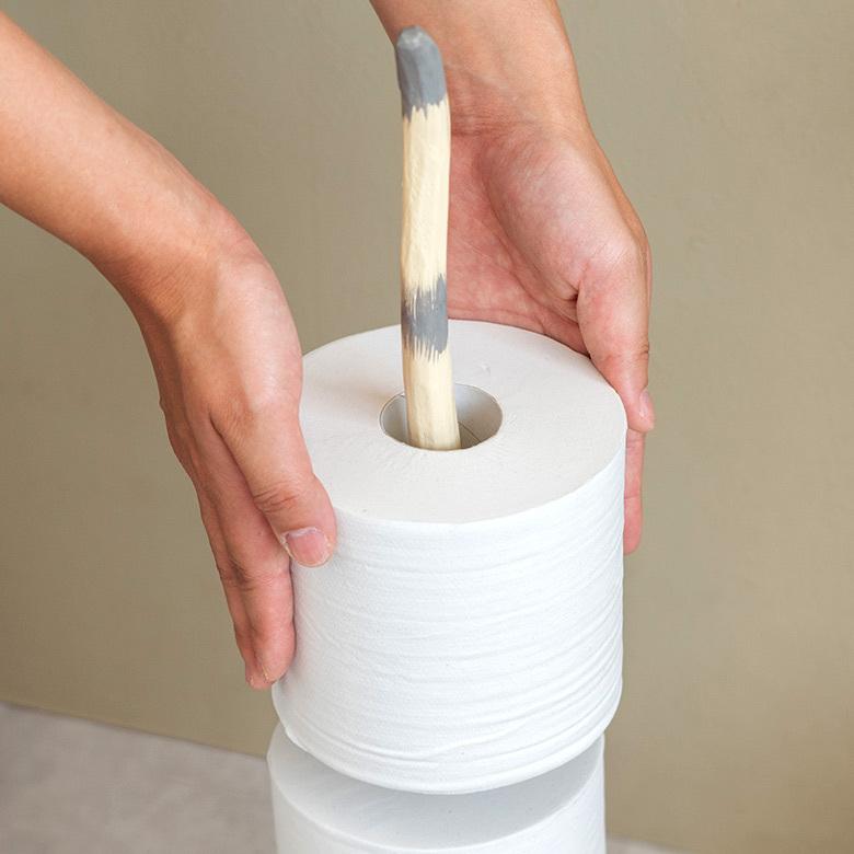 トイレットペーパー ホルダー  猫 ネコ 尻尾  バリ島 ライトグレー  オブジェ 置物 木彫り 収納 キッチンペーパー トイレ アジアン 雑貨 おしゃれ 13988 | ブランド登録なし | 06