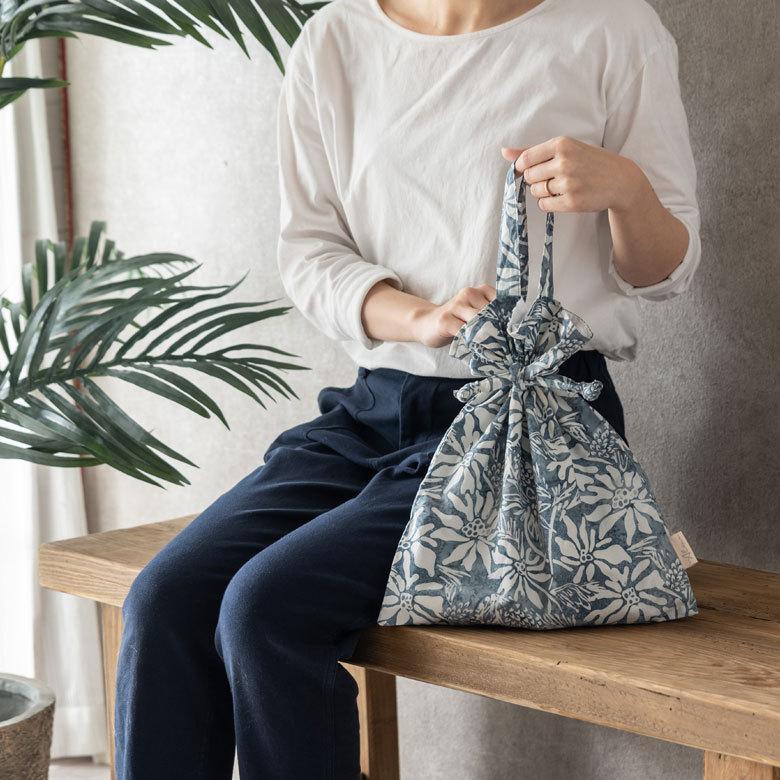 メール便対応 巾着 小物入れ スタンプ バティック 花柄 Alami アラミ トート エコ バッグ ランチ お弁当 手提げ 袋 おしゃれ 北欧  ナチュラル リゾート 14006 | ブランド登録なし | 01
