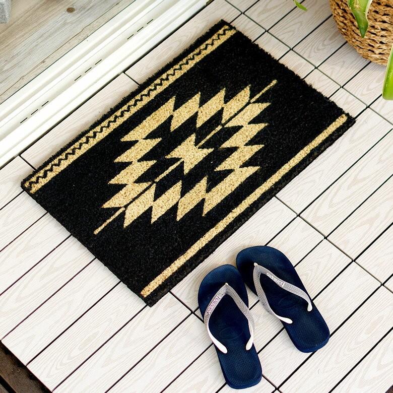 玄関マット ドアマット 室外 コイヤーマット オルテガ柄 ネイティブ柄 エントランス テラス デッキ 勝手口 泥落とし ココナッツ ココヤシ おしゃれ 32118 | ELEMENTS（インテリア） | 01