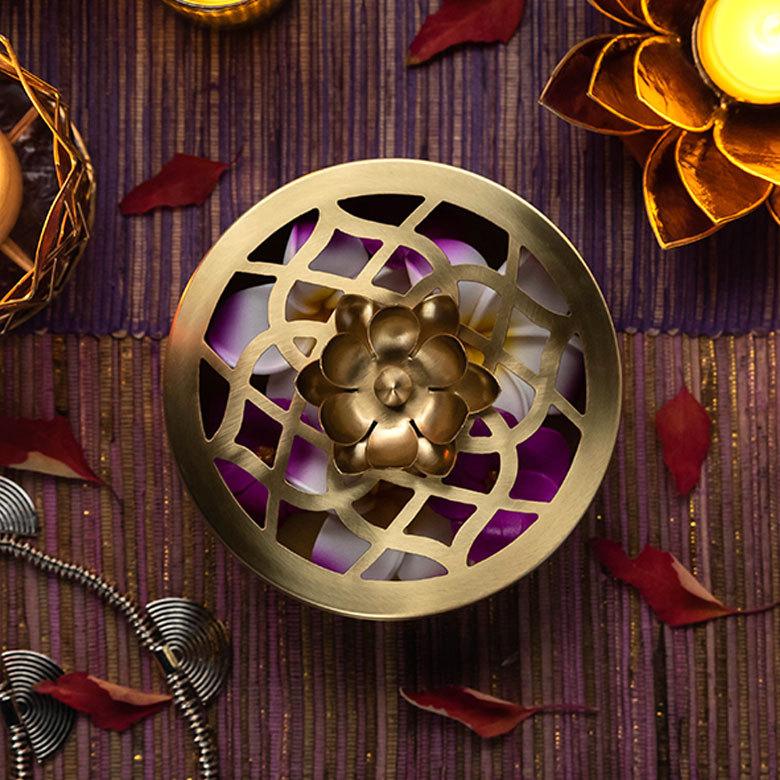 小物入れ 蚊取り線香入れ 蚊取り線香ホルダー 真鍮 ゴールド 直径 約13.5cm 蚊遣り 器 蓮 蚊やり ケース  かやり 入れ物 ポット キャンドル 34451 | ブランド登録なし | 17