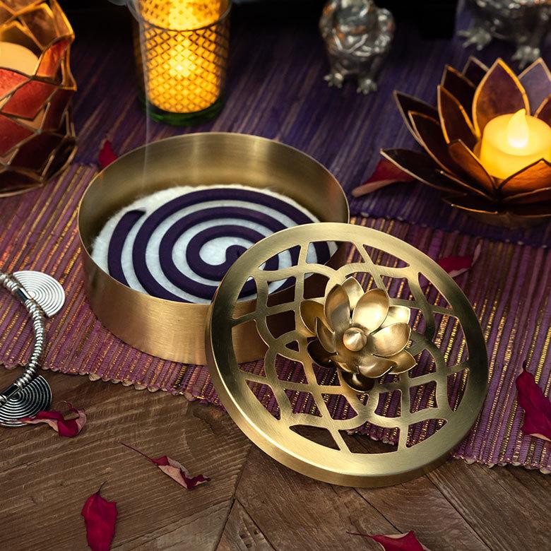 小物入れ 蚊取り線香入れ 蚊取り線香ホルダー 真鍮 ゴールド 直径 約13.5cm 蚊遣り 器 蓮 蚊やり ケース  かやり 入れ物 ポット キャンドル 34451 | ブランド登録なし | 18