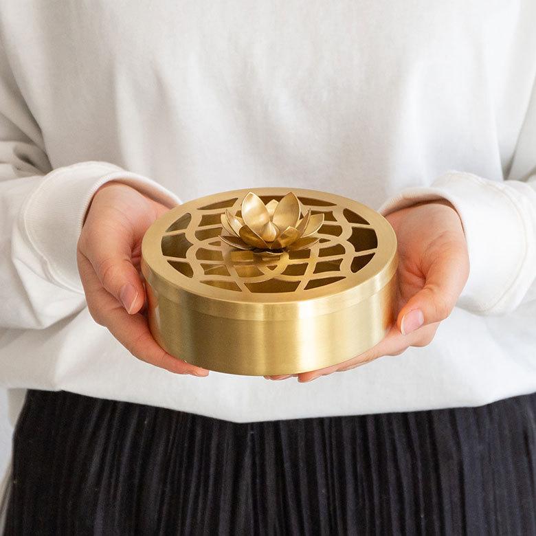 小物入れ 蚊取り線香入れ 蚊取り線香ホルダー 真鍮 ゴールド 直径 約13.5cm 蚊遣り 器 蓮 蚊やり ケース  かやり 入れ物 ポット キャンドル 34451 | ブランド登録なし | 02