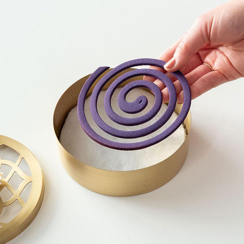 小物入れ 蚊取り線香入れ 蚊取り線香ホルダー 真鍮 ゴールド 直径 約13.5cm 蚊遣り 器 蓮 蚊やり ケース  かやり 入れ物 ポット キャンドル 34451 | ブランド登録なし | 05