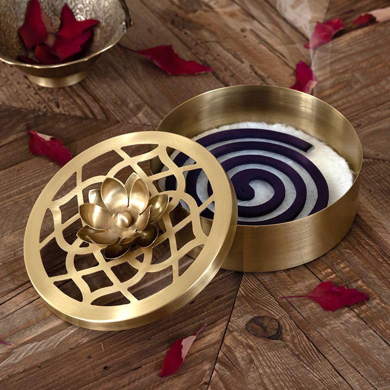 小物入れ 蚊取り線香入れ 蚊取り線香ホルダー 真鍮 ゴールド 直径 約13.5cm 蚊遣り 器 蓮 蚊やり ケース  かやり 入れ物 ポット キャンドル 34451 | ブランド登録なし | 07