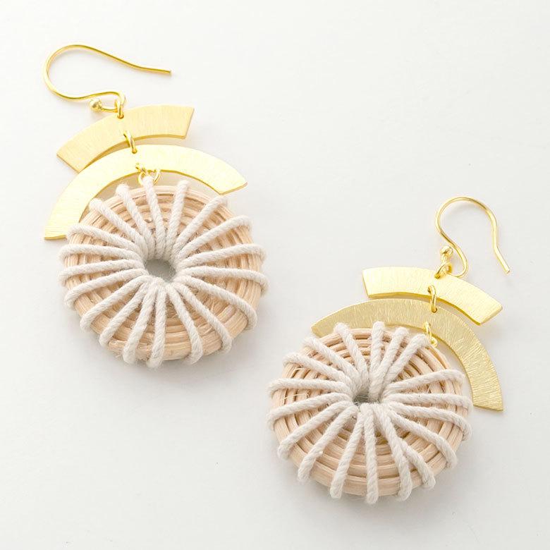 ピアス 真鍮 ラタン ゴールド アクセサリー レディース フックピアス エスニック 揺れる エレガント カジュアル アジアン おしゃれ 34455 | ブランド登録なし | 01