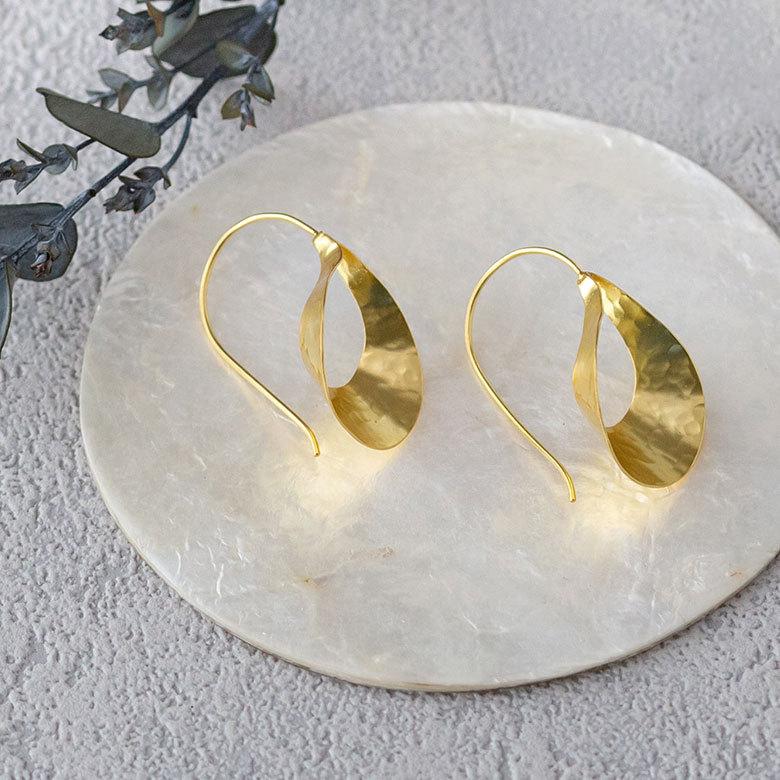 ピアス 真鍮 ゴールド アクセサリー レディース フック ピアス エスニック 揺れる エレガント カジュアル アジアン おしゃれ 34457 | ブランド登録なし