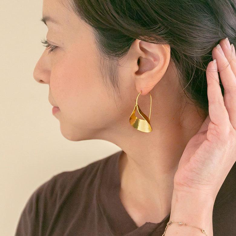 ピアス 真鍮 ゴールド アクセサリー レディース フック ピアス エスニック 揺れる エレガント カジュアル アジアン おしゃれ 34457 | ブランド登録なし | 02