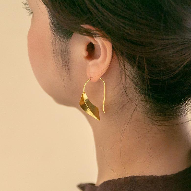 ピアス 真鍮 ゴールド アクセサリー レディース フック ピアス エスニック 揺れる エレガント カジュアル アジアン おしゃれ 34457 | ブランド登録なし | 03