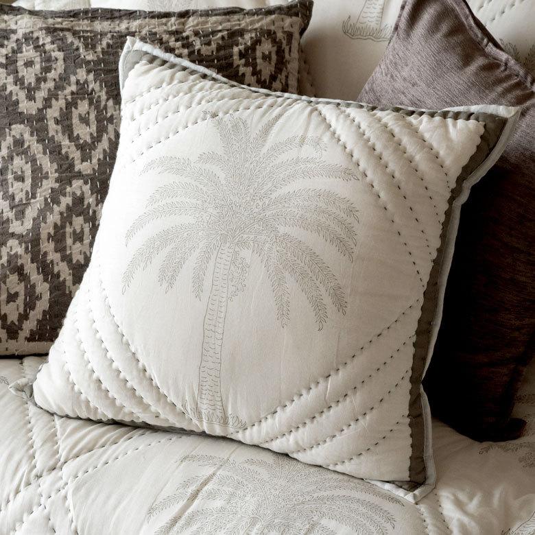 クッション カバー キルト 綿 正方形 45×45cm ヤシの木 春 夏 秋 冬 夏用 コットン 洗える 洗濯可  おしゃれ 北欧 ビーチ リゾート 西海岸 コースタル 34466 | 